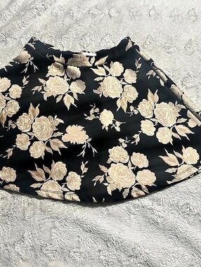 Forever 21 Floral A-Line Skirt in Black & Cream Like New